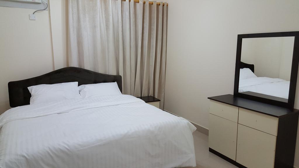 Golden Seasons Furnished Apartment Салала Екстер'єр фото