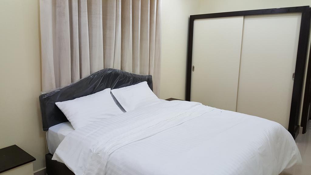 Golden Seasons Furnished Apartment Салала Екстер'єр фото